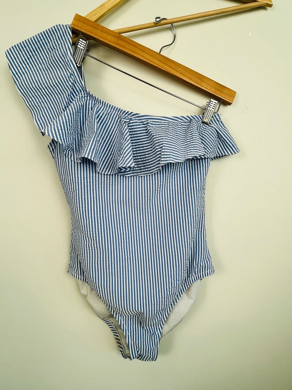 J by J.Crew blue seersucker one shoulder ruffle 1 piece swimsuit, medium.